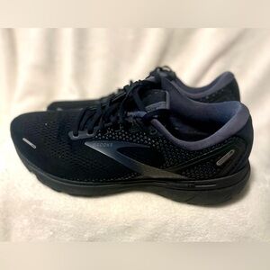 Brooks Men's Black and Gray Athletic Shoes